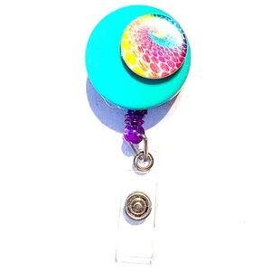 Retractable badge holder